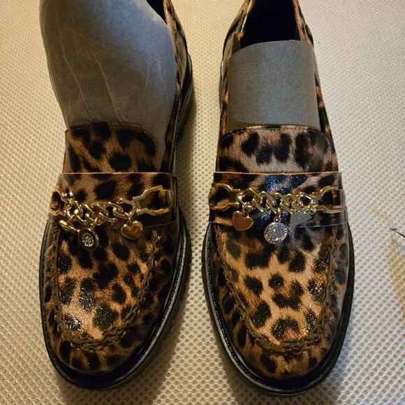 Guess 8 leopard slip ons with charms across the foot, very on trend - Picture 4 of 4